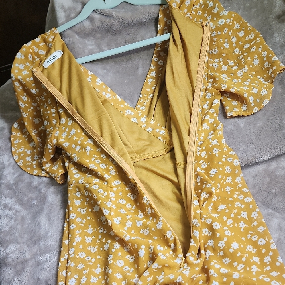 essue Mustard Yellow Floral Button-Front Midi Dress - Picture 10 of 11